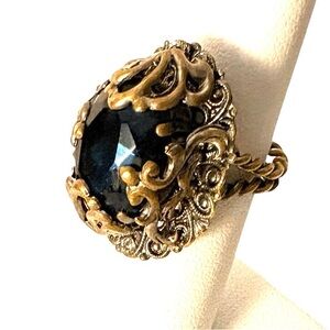 Vintage Elegant Gold and Blue Statement Ring